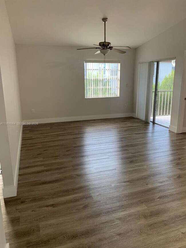 Building Photo - 442 NE 210th Cir Terrace