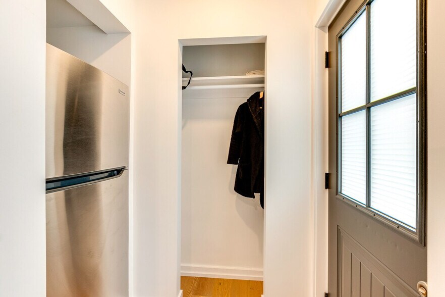 Building Photo - 1032 McLean Ave