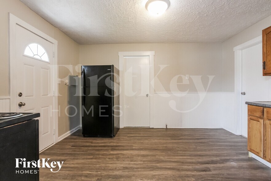 Building Photo - 2752 S Rybolt Ave