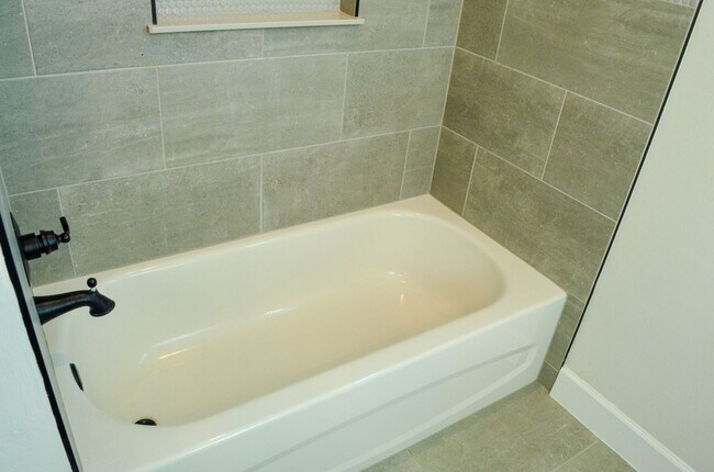 Building Photo - Savannah Station 3 Bedroom 2 Bath