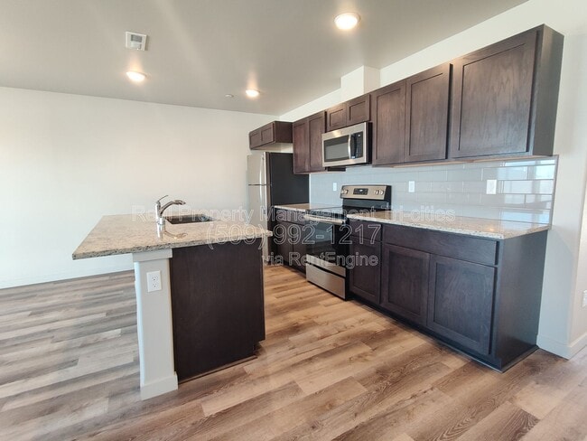 Building Photo - 5748 W Albany Pl