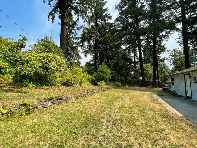 Building Photo - Lovely Lake Oswego Home with Attached Gara...