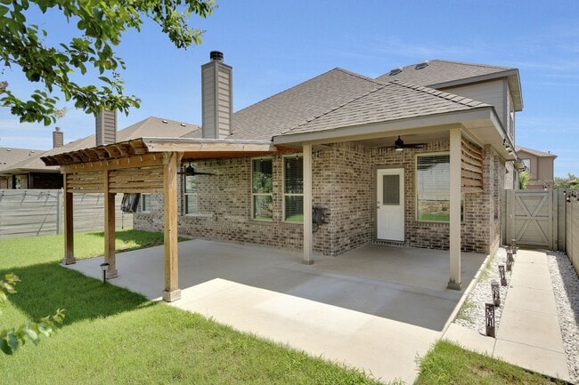 Building Photo - 1513 Canary Ln