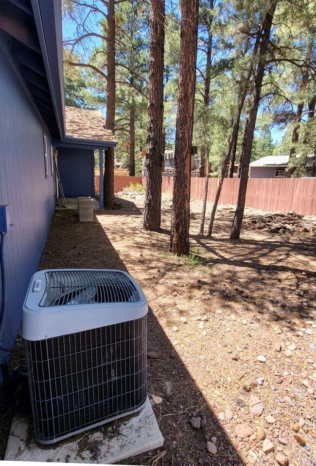 Building Photo - Bright Spacious Kachina Village Home!