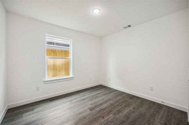 Building Photo - 2312 Wavell St