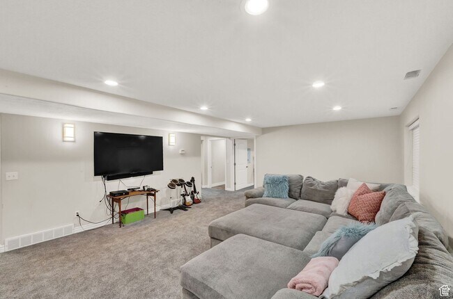 Building Photo - 1693 Crimson Oak Dr