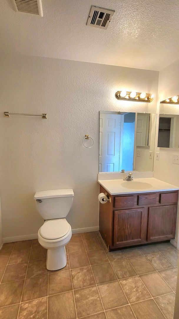 Building Photo - 2400 E Ambush St