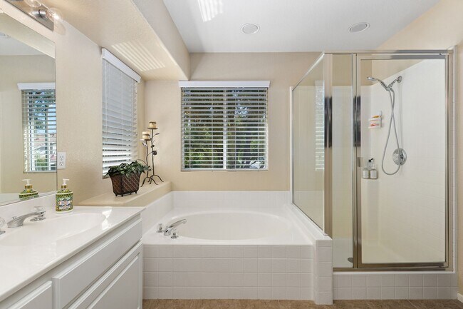 Building Photo - Meticulously Maintained Home in Temeku Hills, 4br/3ba, 3 Car Garage, 1981 sqft. + Enclosed Sunroo...