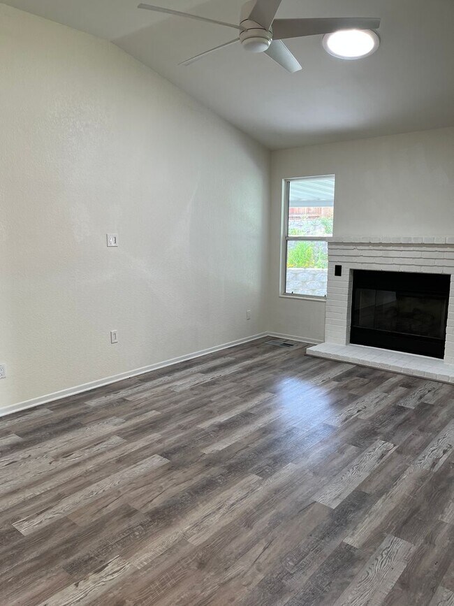 Building Photo - Southwest Reno Hidden Gem - Stunning Back ...