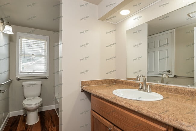 Building Photo - 3003 Ridgeview Dr