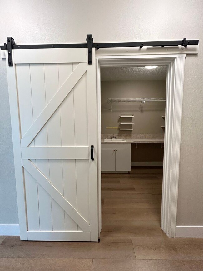 Building Photo - Lochsa Falls 5 Bedroom Home with Private B...