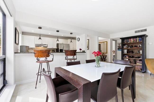 Building Photo - 137 Brackenwood Rd