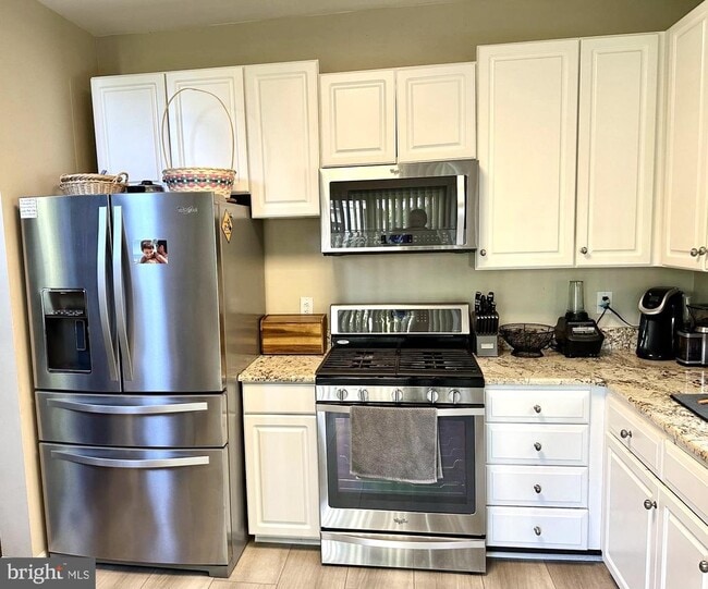 Building Photo - 8901 Normandy Dr