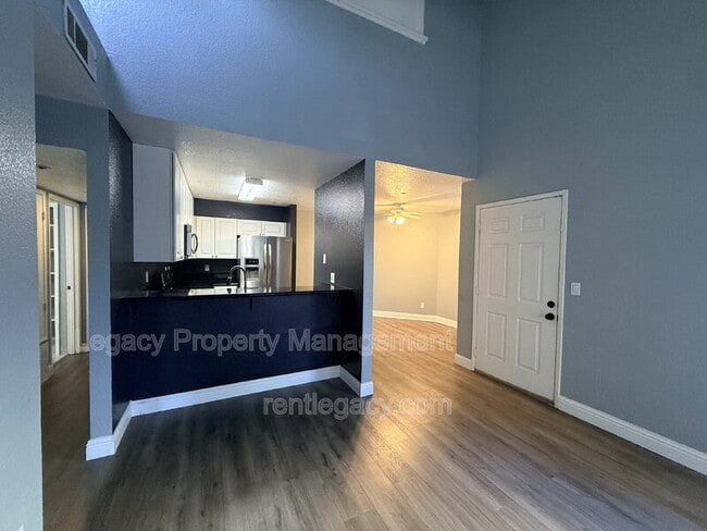 Building Photo - 1019 Dornajo Way