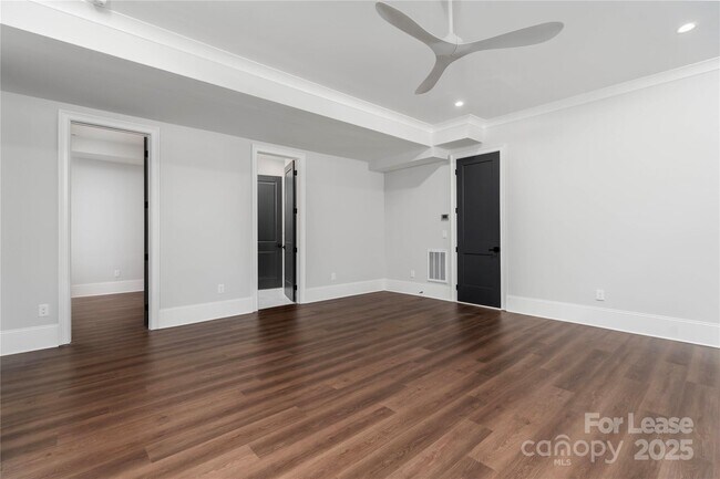 Building Photo - 805 Naples Dr