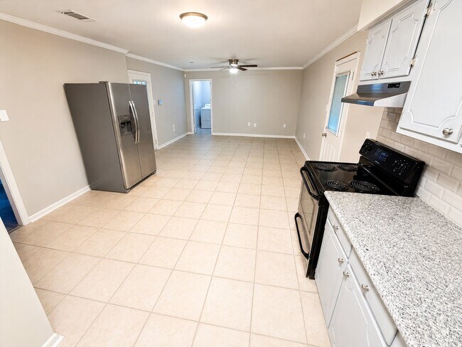 Building Photo - 38178 Sunshine St