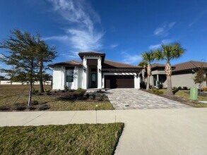 Building Photo - Coastal Living in Marina del Palma?!