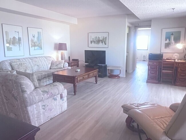 Building Photo - 2BR/2BA Condo on the Gulf in MacArthur Beach