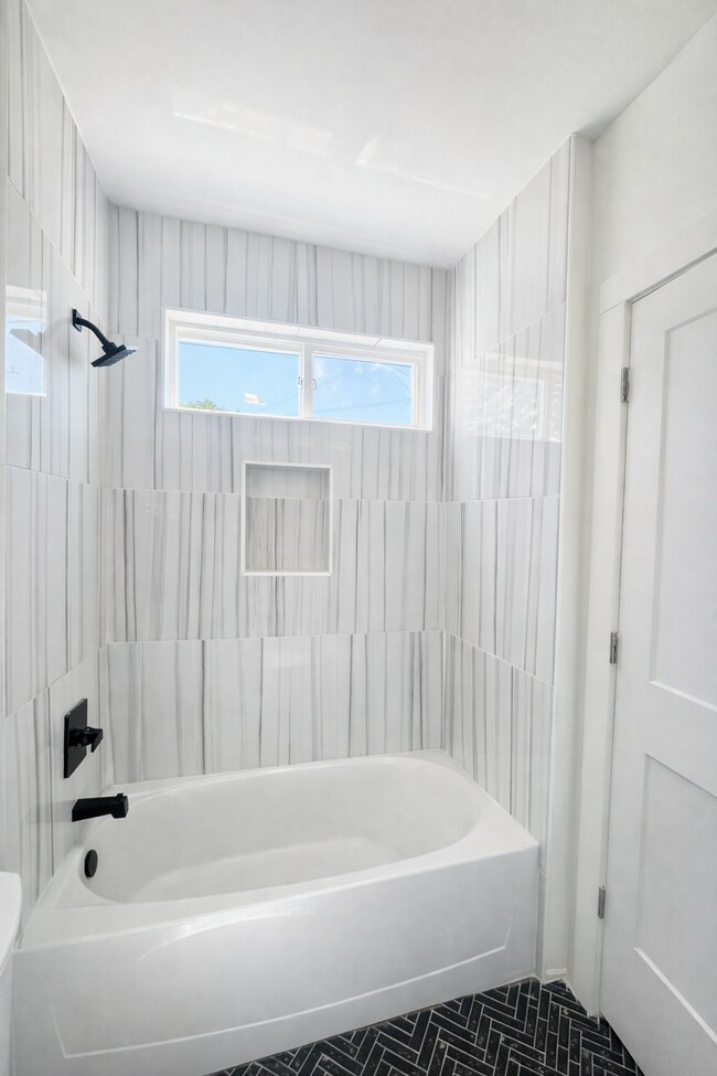 Building Photo - High-End New Construction Townhome Walk to UT!