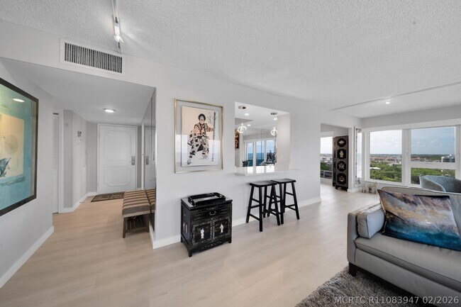 Building Photo - 2066 N Ocean Blvd