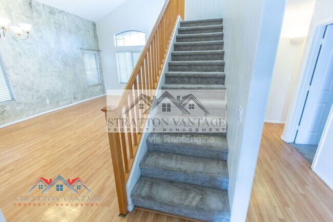 Building Photo - 2805 S Abbey Cir