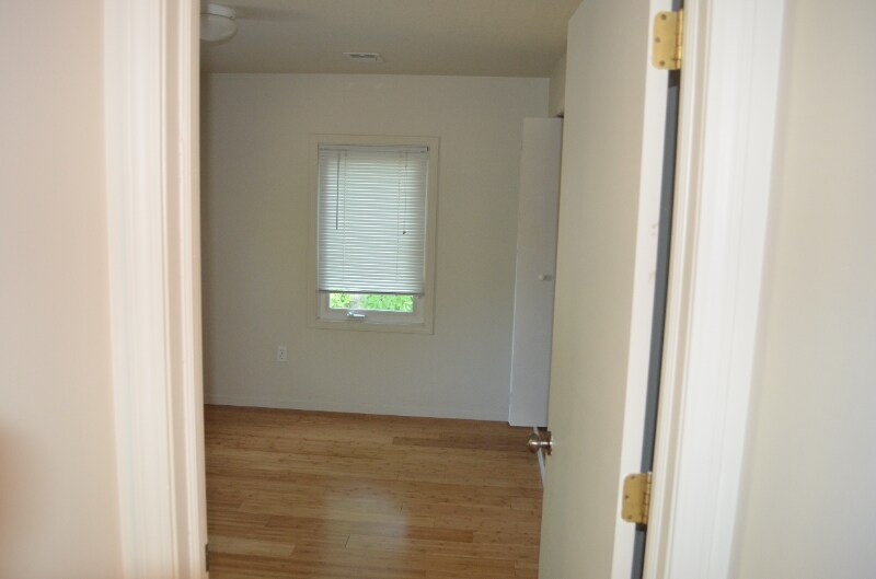 Building Photo - 625 S Oak St