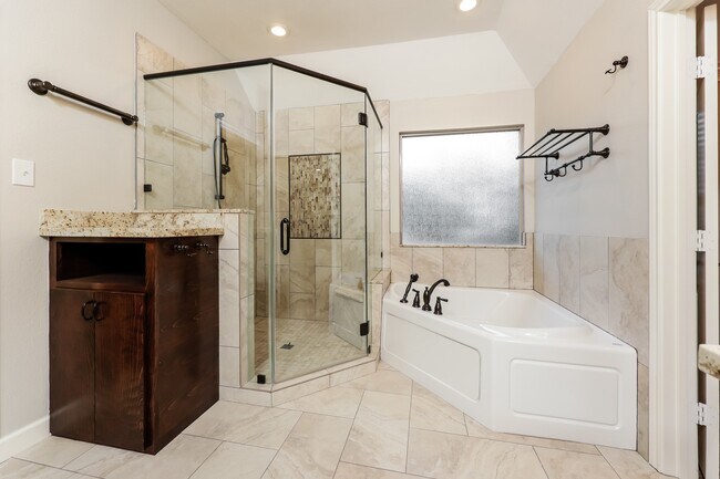 Building Photo - 8835 Vista Springs Dr