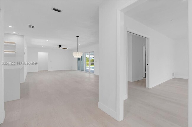 Building Photo - 9125 SE Karin St