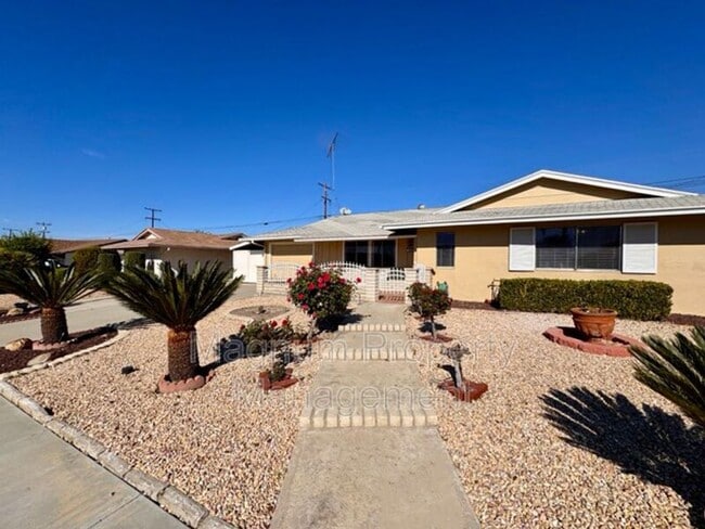 Building Photo - 29820 Thornhill Dr