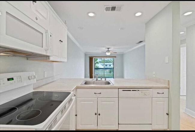 Building Photo - 700 W Pope Rd