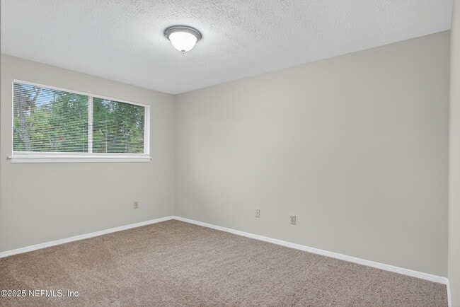 Building Photo - 9937 Moss Side Ln