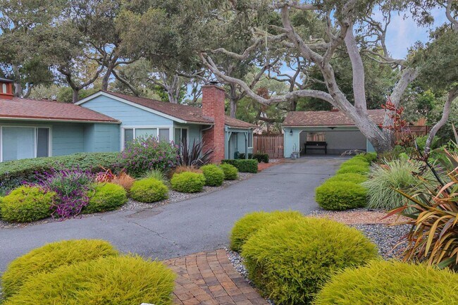 Building Photo - 1087 Lariat Ln