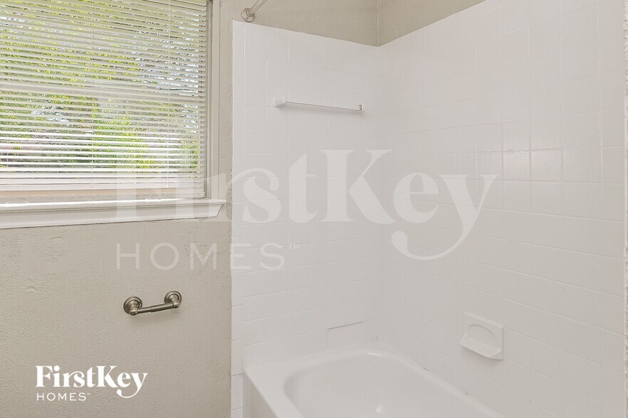 Building Photo - 712 McCardell Dr