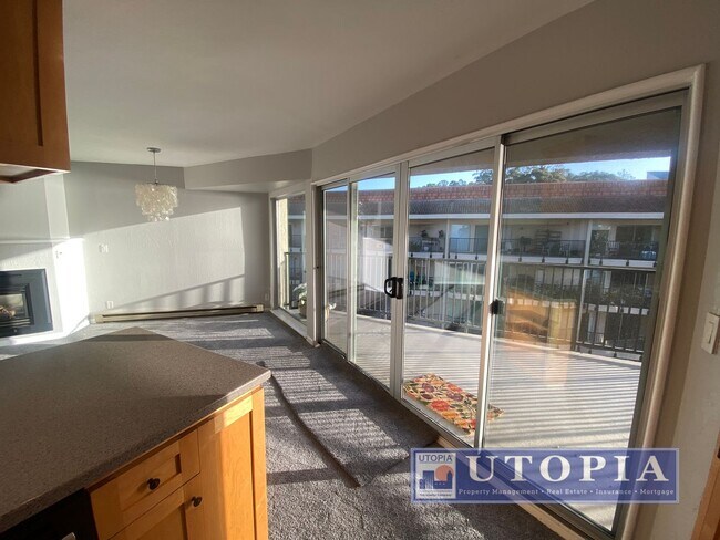 Building Photo - Ocean Views: 2Bd/2Ba + Office - Sunny, Top Floor Condo, Deck, Pool & Hot Tub
