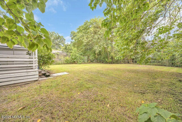 Building Photo - 6110 Lynnwood Ave