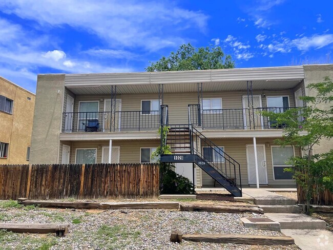 Building Photo - 1028 Chelwood Park Blvd NE