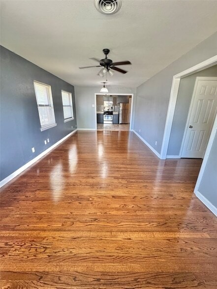 Building Photo - 2104 Hillburn Dr
