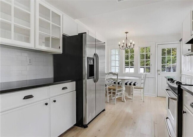 Building Photo - 2512 Brookwood Dr NE