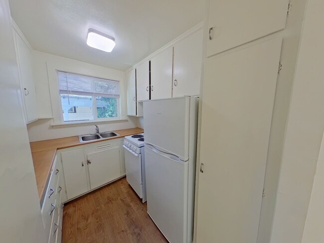 Building Photo - Glacier Tri-Plex