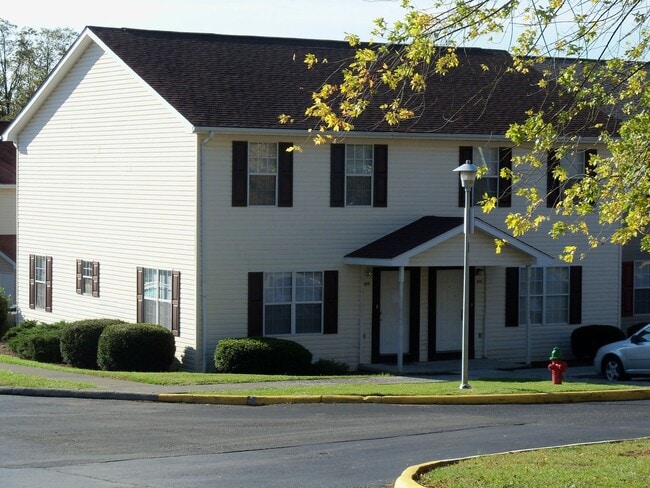 Building Photo - Rutherford 3 Bedroom 3 Bath with Den Town House