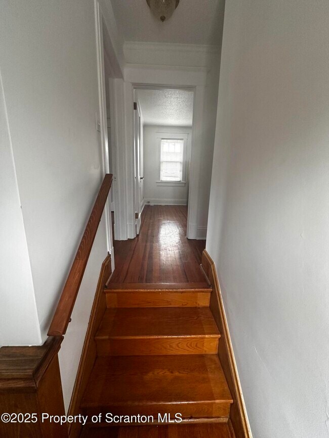 Building Photo - 1715 Tripp Ave