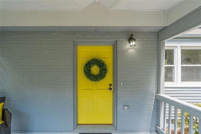 Building Photo - 1226 Thomas Rd