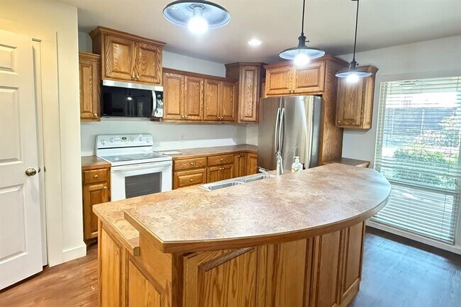 Building Photo - 9303 Robins Nest Ln
