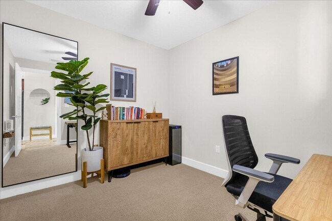 Building Photo - “Live Steps from Lake Eola in Thornton Park District”