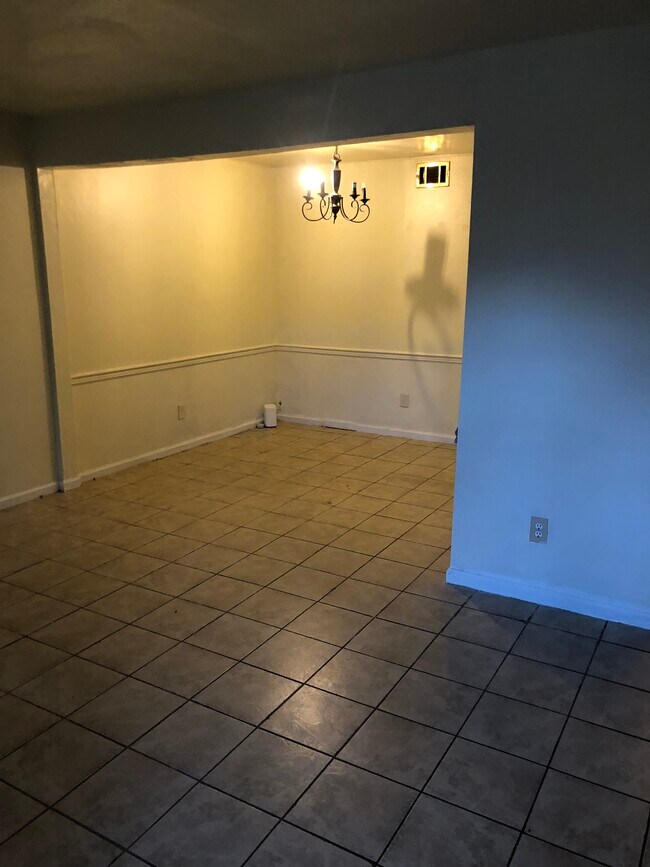 Building Photo - 3247 Saxon Pl