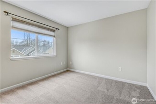 Building Photo - 3Bd/2.5Ba Kirkland Townhouse