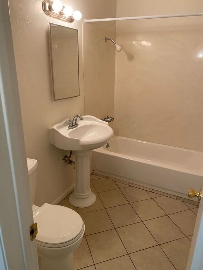 Building Photo - HOLIDAYSPECIAL-1 Mo Free REBATE! La Mesa: SPACIOUS 2BR/1BA Unit with private patio/small yard space