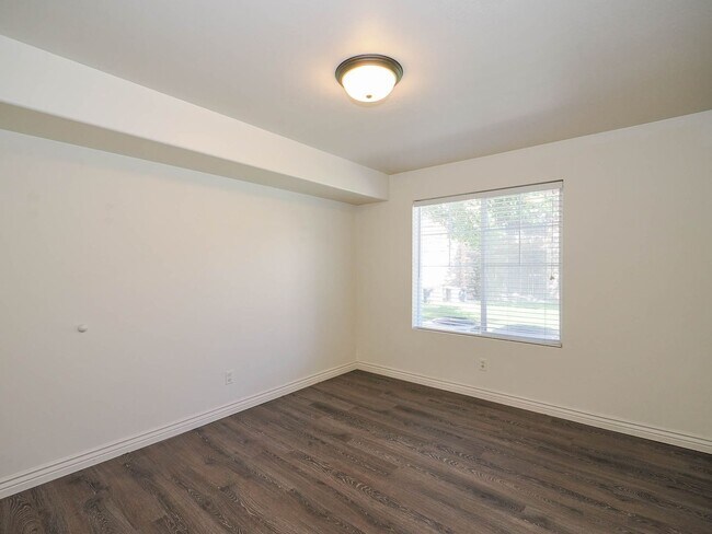 Building Photo - GROUND LEVEL CONDO UNIT