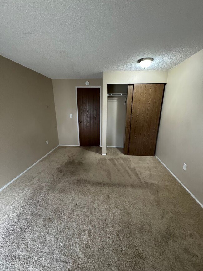 Building Photo - 10245 Jamestown Dr