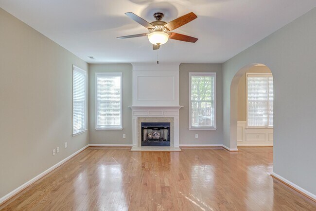 Building Photo - 1007 Brickstone Dr